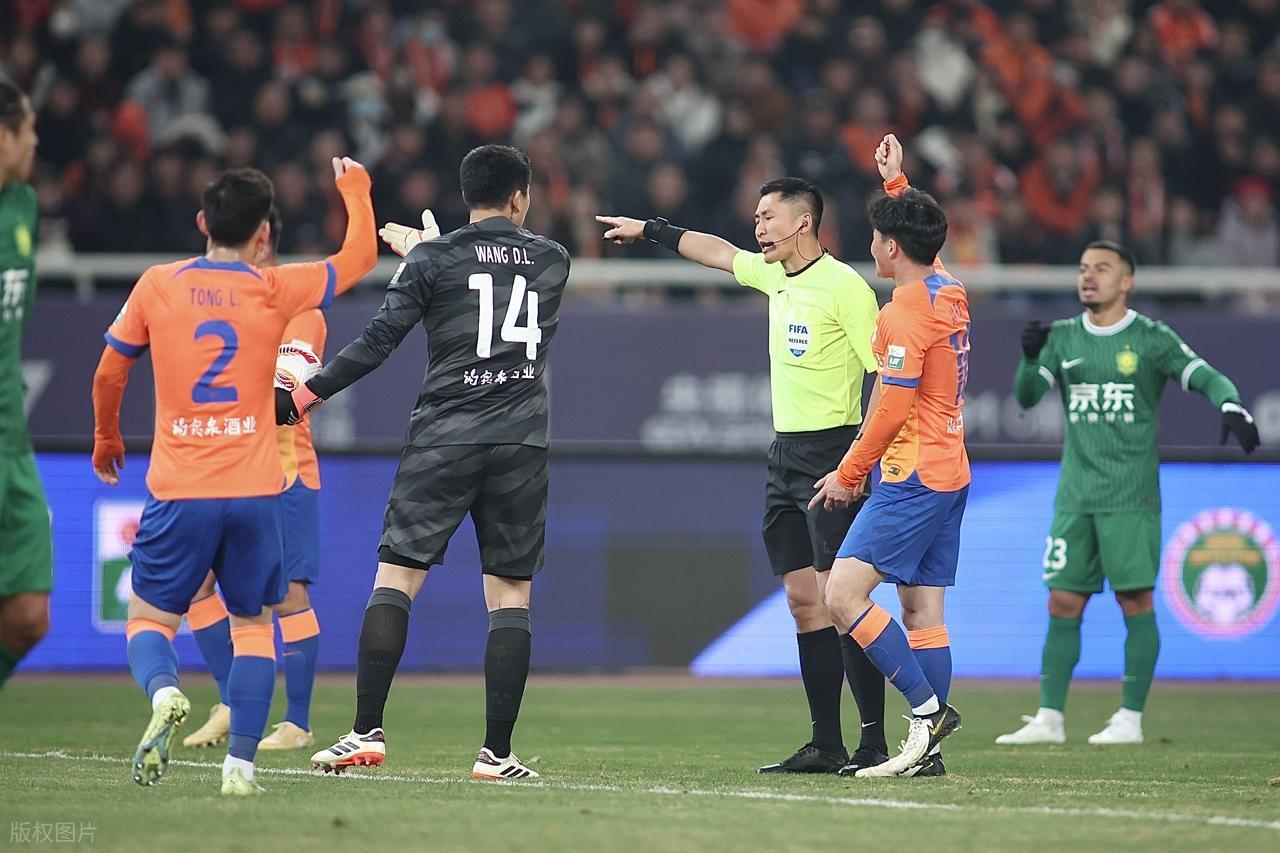 重磅!京鲁大战裁判谜团破解:马宁并非人选,想要公平只能靠他?